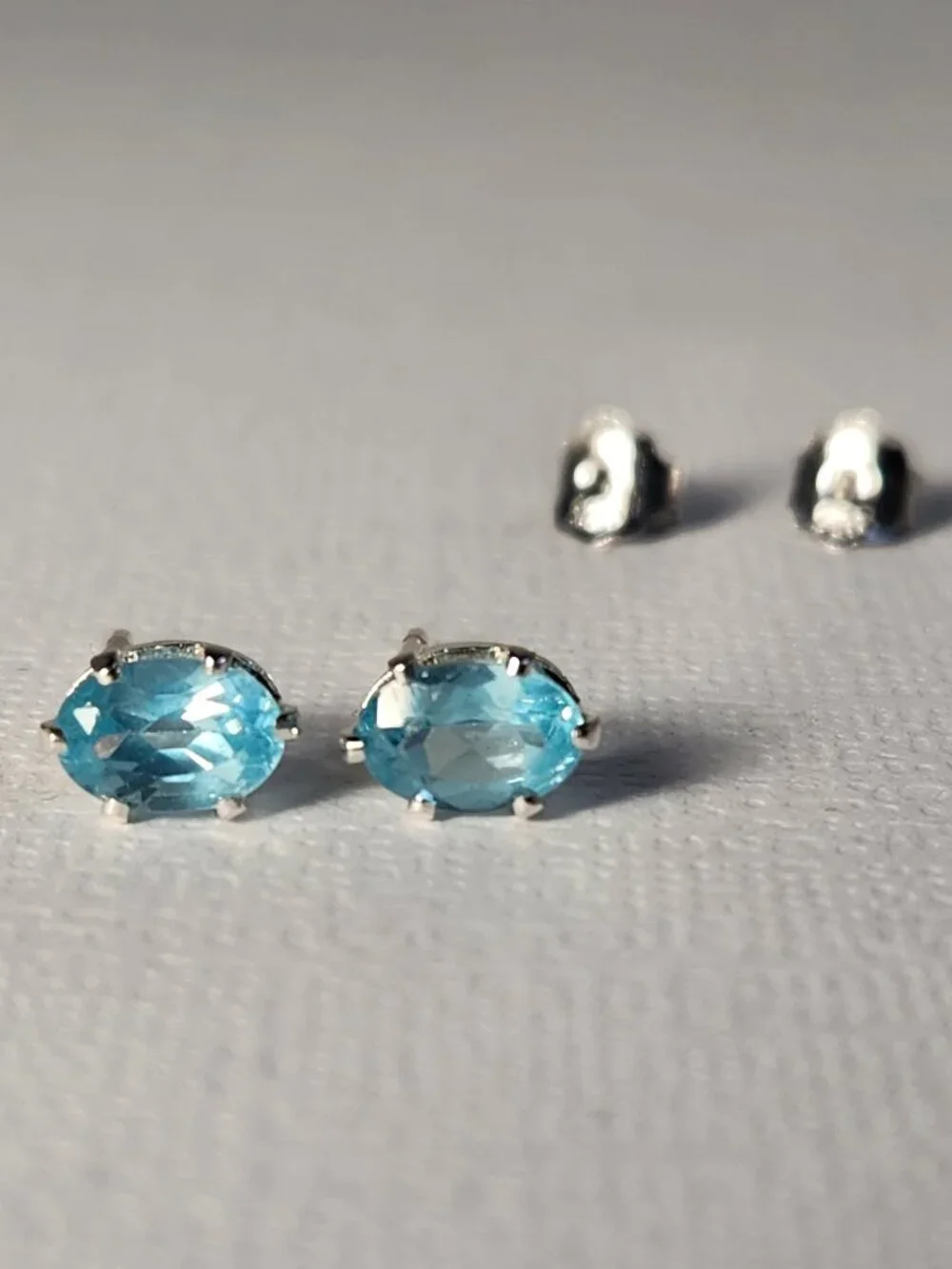 NIB Natural Blue Apatite 7x5mm 925 Stud Earrings